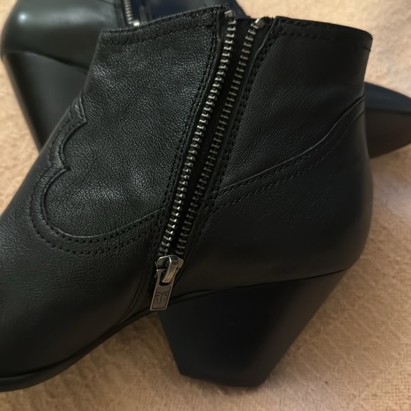 FRYE “REGINA” Black 7.5M Ankle Bootie - Picture 6 of 9